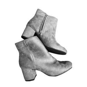 Rebel by Zigi Nanon Booties NWOT